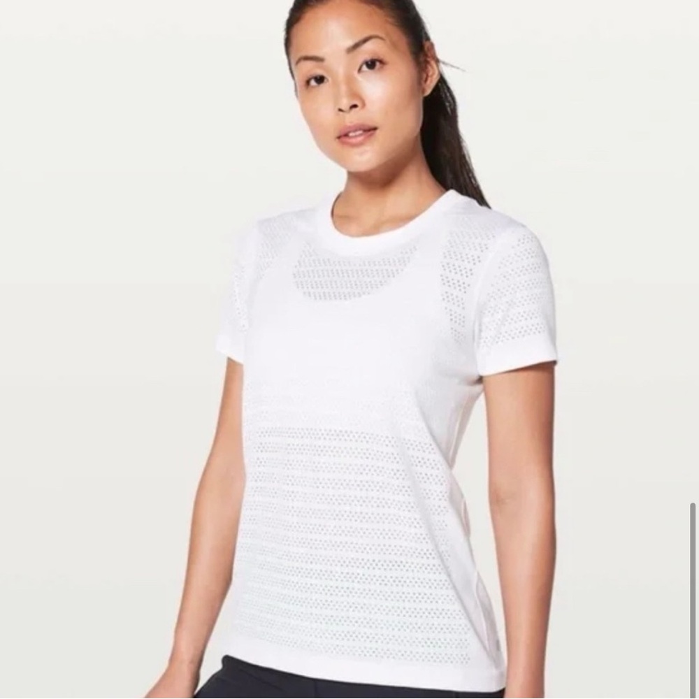 Lululemon athletica Breeze T-shirt in White, size 8